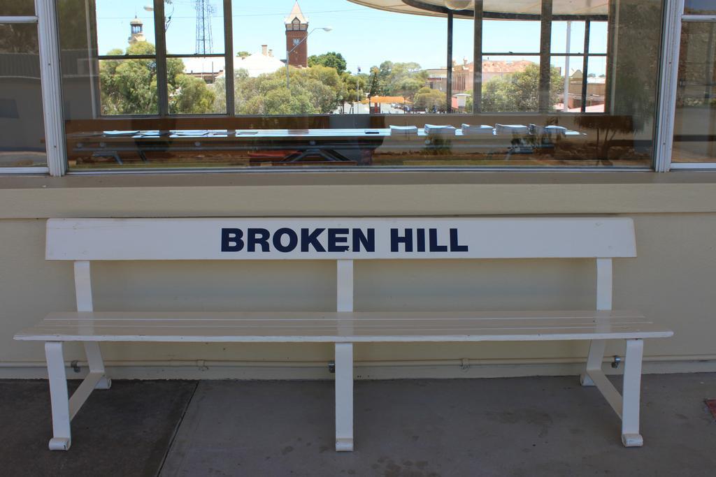 The Lodge Outback Motel Broken Hill Dış mekan fotoğraf